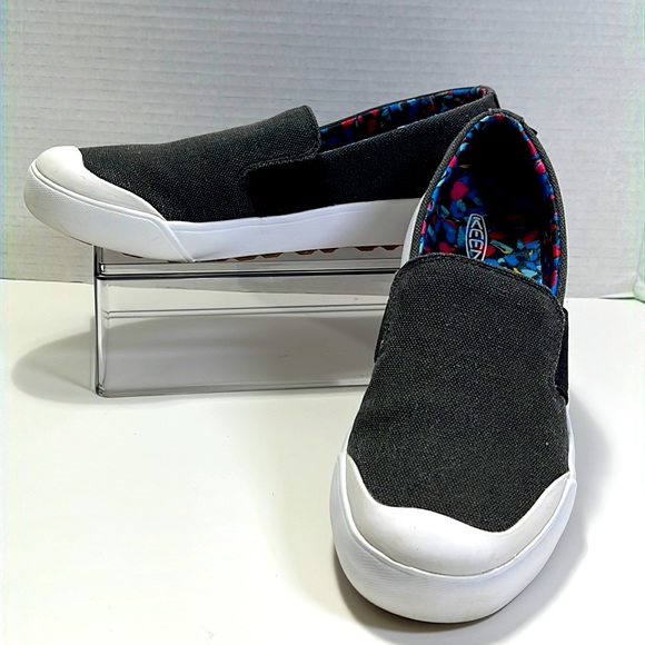 Keen Shoes - Keen gray canvas loafer  size 8.5